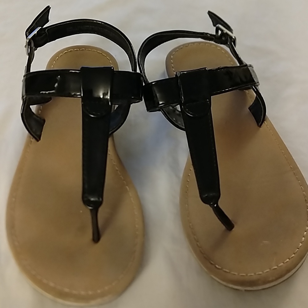 Children's Place black and tan sandals